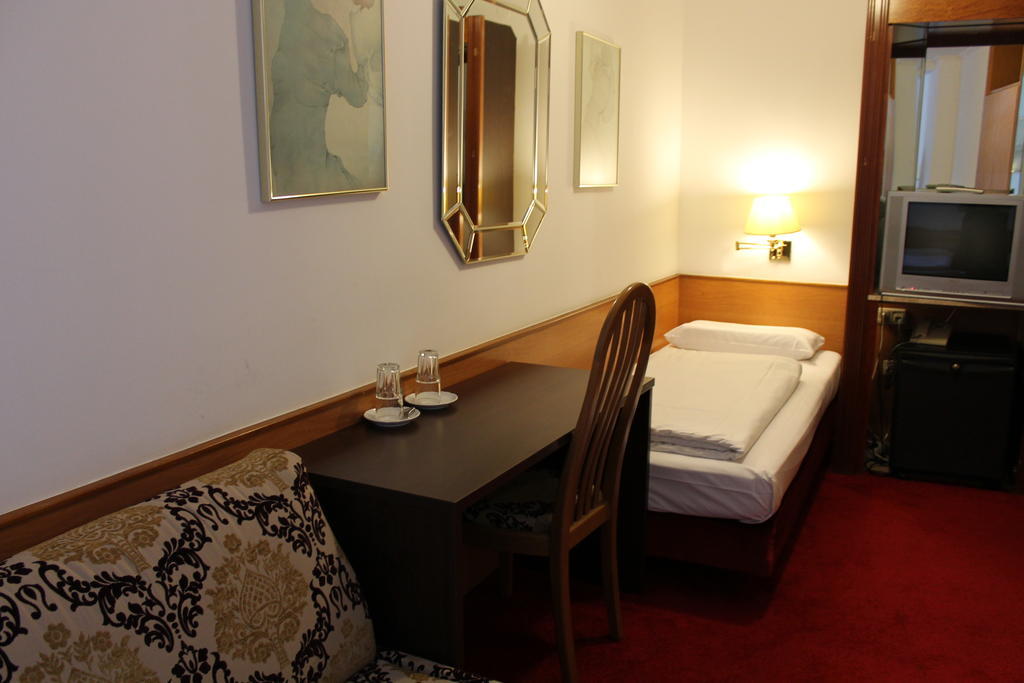 Montree Hotel